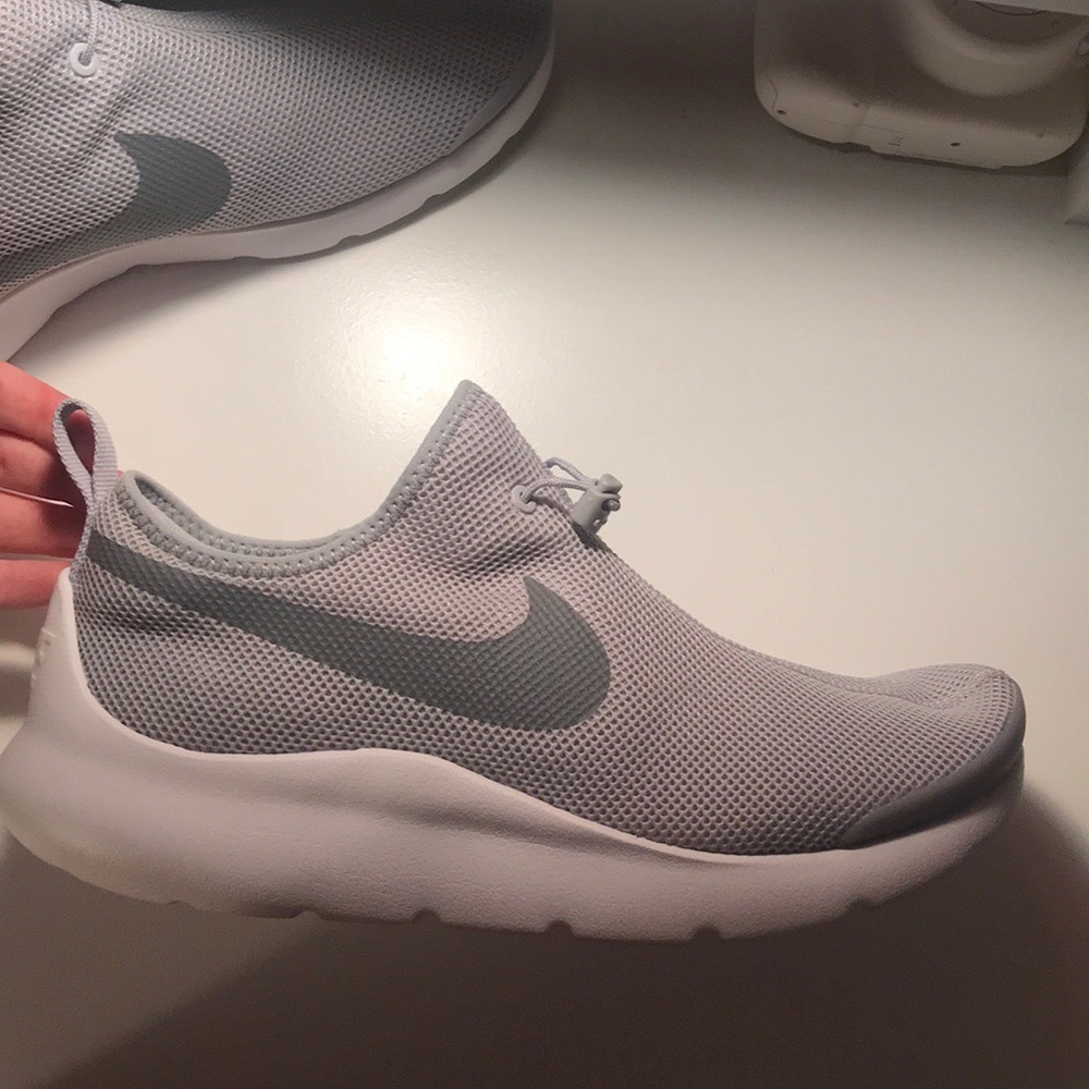 Grey Nike Aptare’s with Dark Grey Swoosh